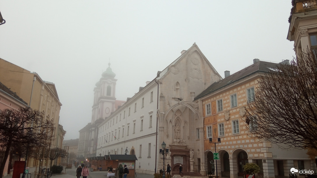 Székesfehérvár ma a ködben