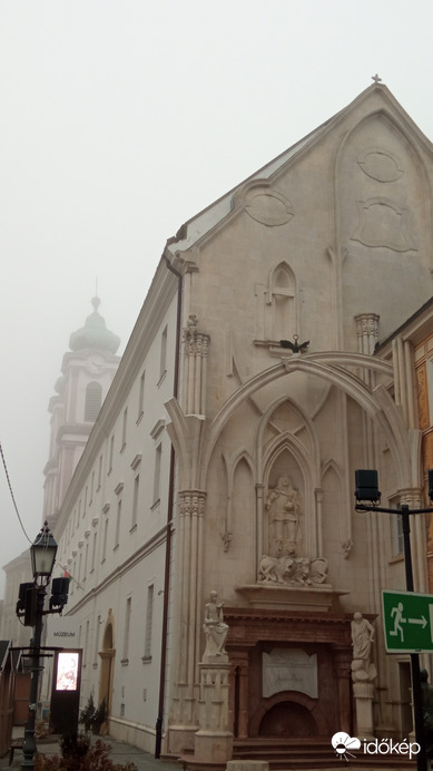 Székesfehérvár ma a ködben