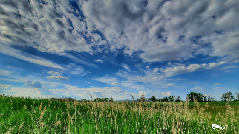 Nádtenger felett felhővarázslat