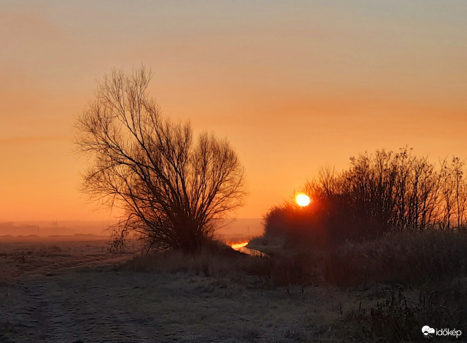 Napkorong a hideg reggelen 