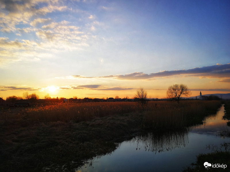 Naplemente a falu szélén...