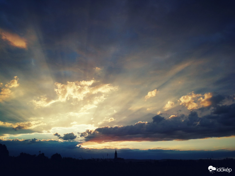 Varázsolt naplemente