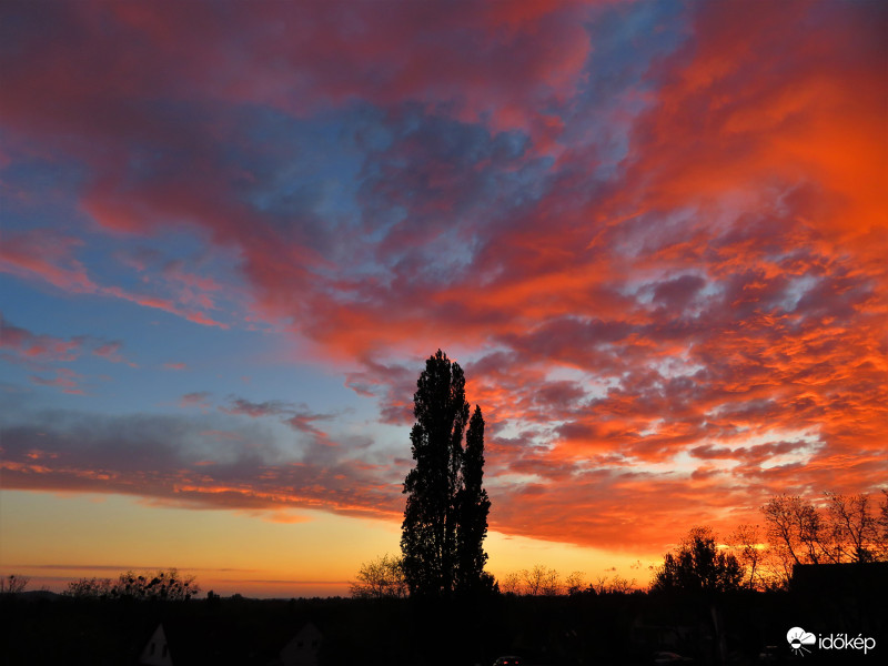 Ma 19:50-kor Gödöllő felett