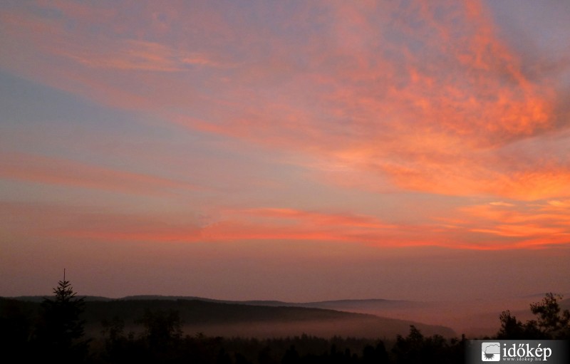 Mai napkelte (06:54-kor)