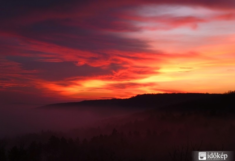 Napkelte előtt (ma 06:34-kor)