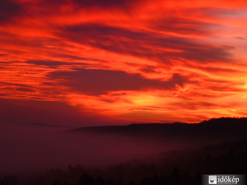 Napkelte előtt (közelebbről - ma 06:37-kor)