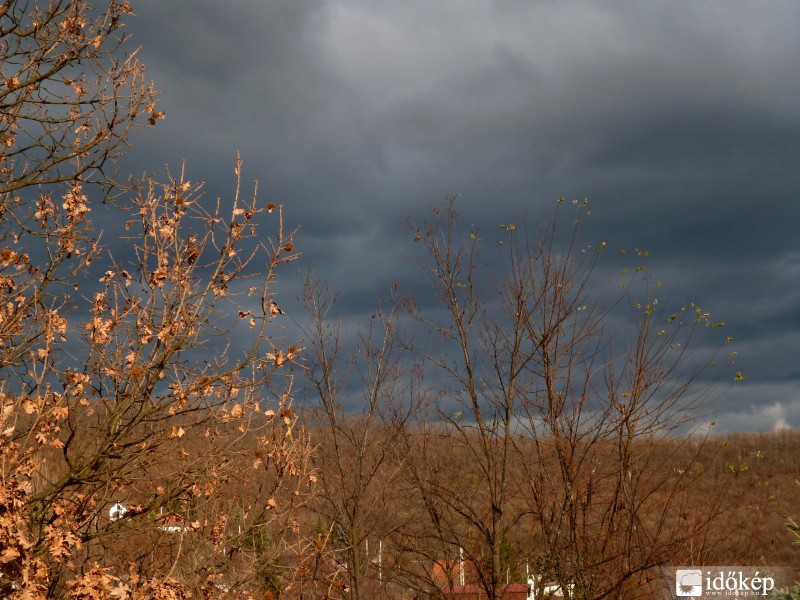 Mintha zivatar készülődne (ma 11:21-kor)