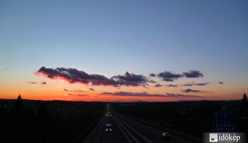 Tegnapi naplemente Gödöllő felett