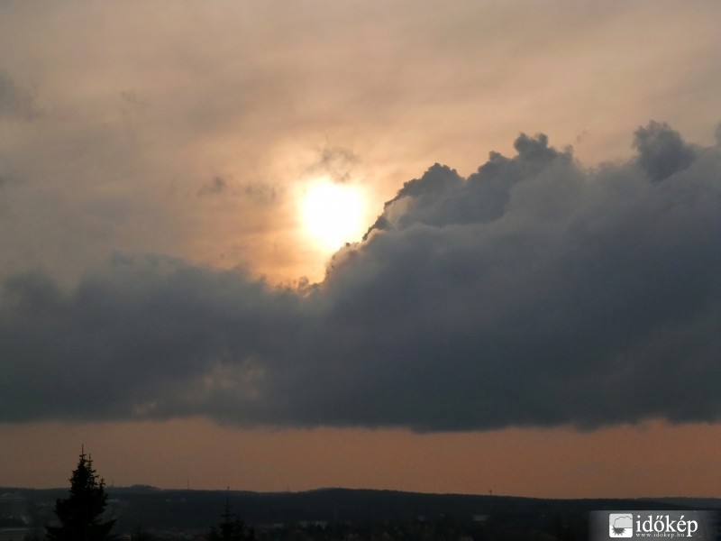 Gödöllő felett (ma 16:20-kor) :)