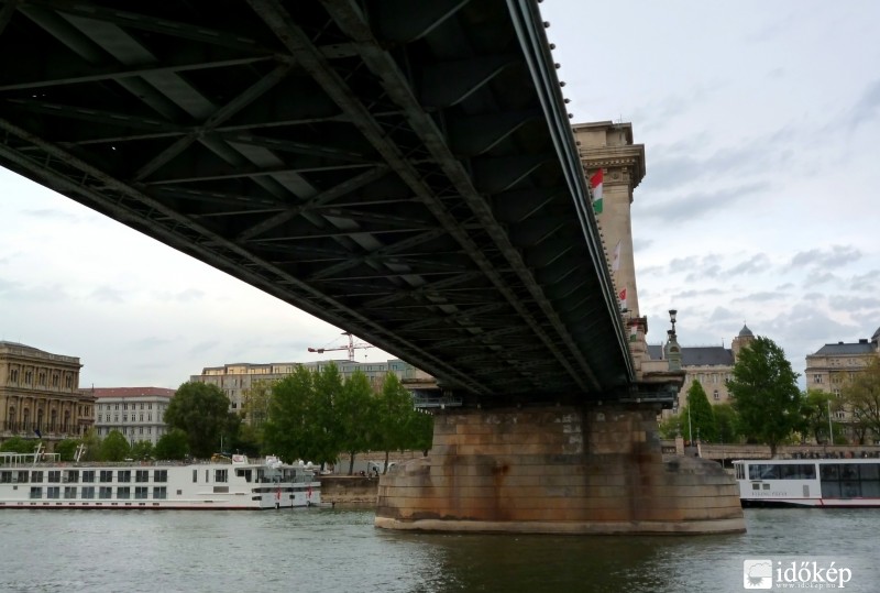 A Lánchíd alatt (2016.04.15., 18:26-kor)