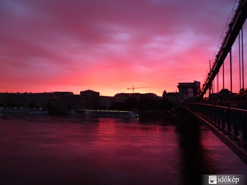 Ébredő Budapest (ma 05:17)