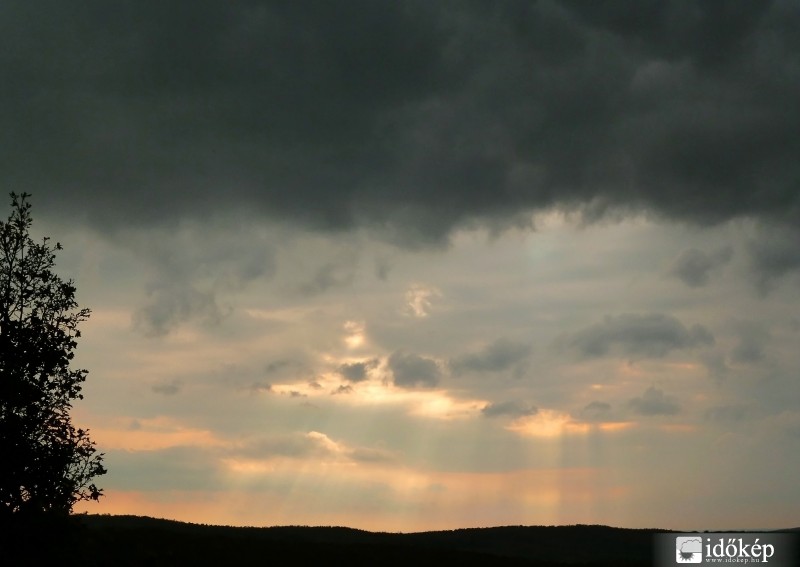Tyndall - sugarak az eső megérkezése előtt (ma 07:28-kor)