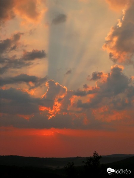 Mai reggel Gödöllő felett (06:46-kor) :)