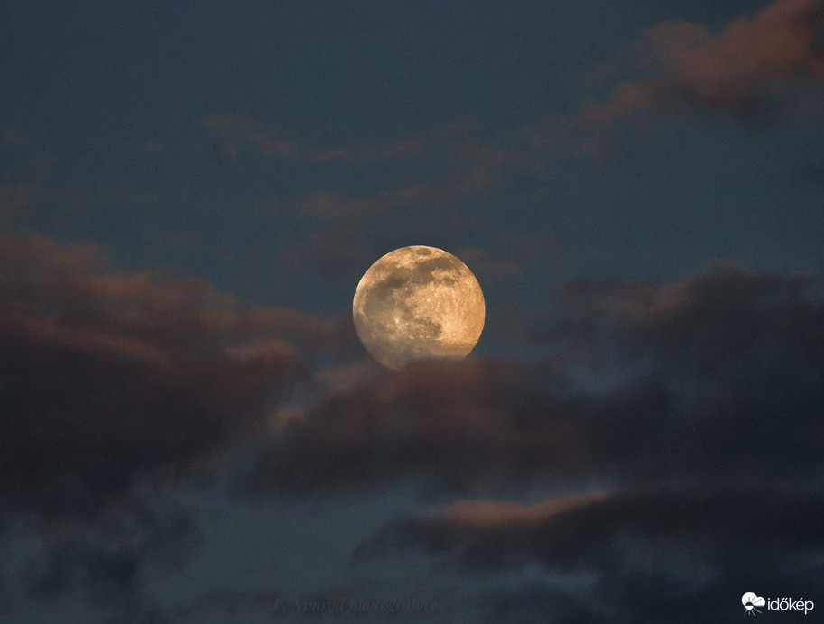 Mai majdnem telihold ☺️2.