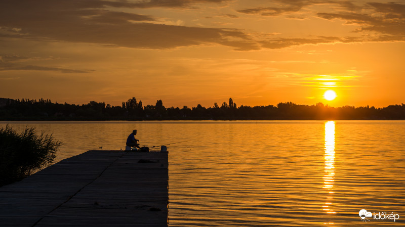 Ki korán kel aranyhidat lel
