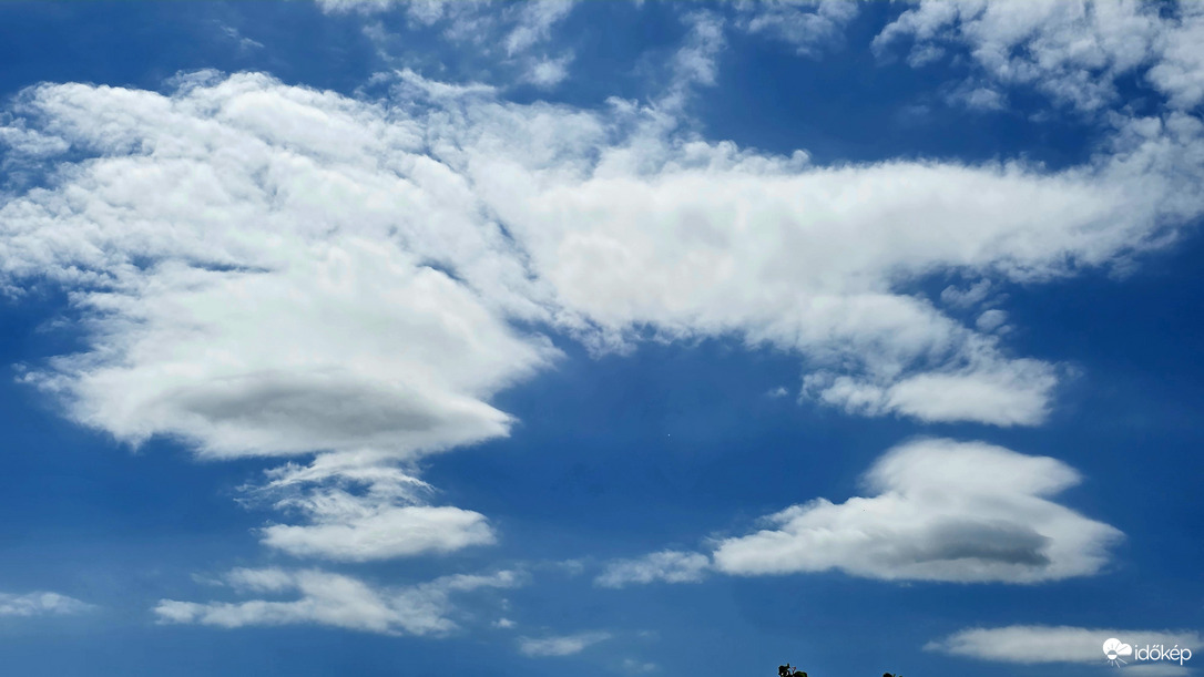 Altocumulus lenticularis
