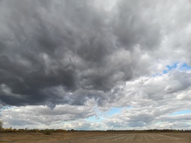 Nyomasztóan űrhajószerű felhő
