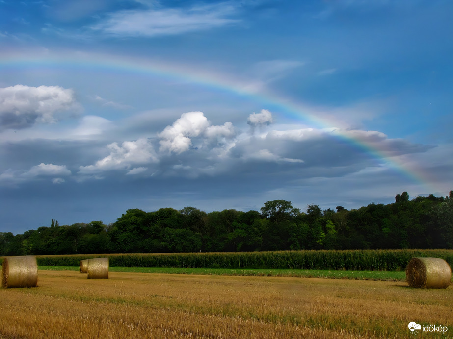 SZIGETKÖZI SZIVÁRVÁNY