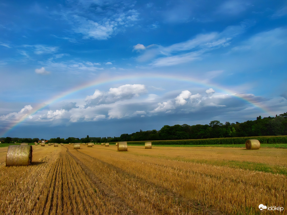 SZIGETKÖZI SZIVÁRVÁNY