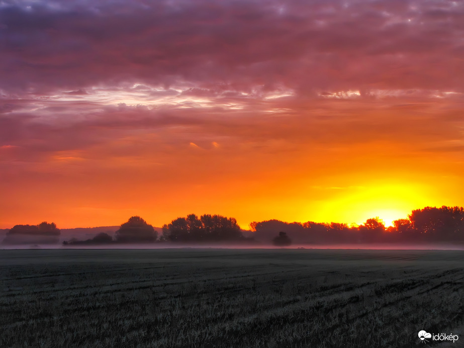 Párásan színpompás reggel