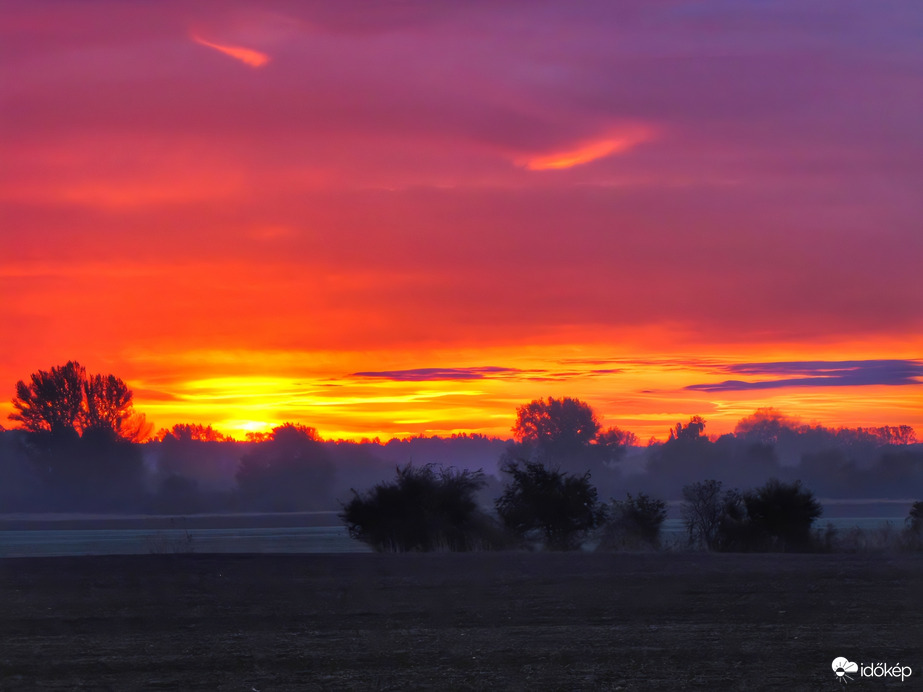 Párásan színpompás reggel