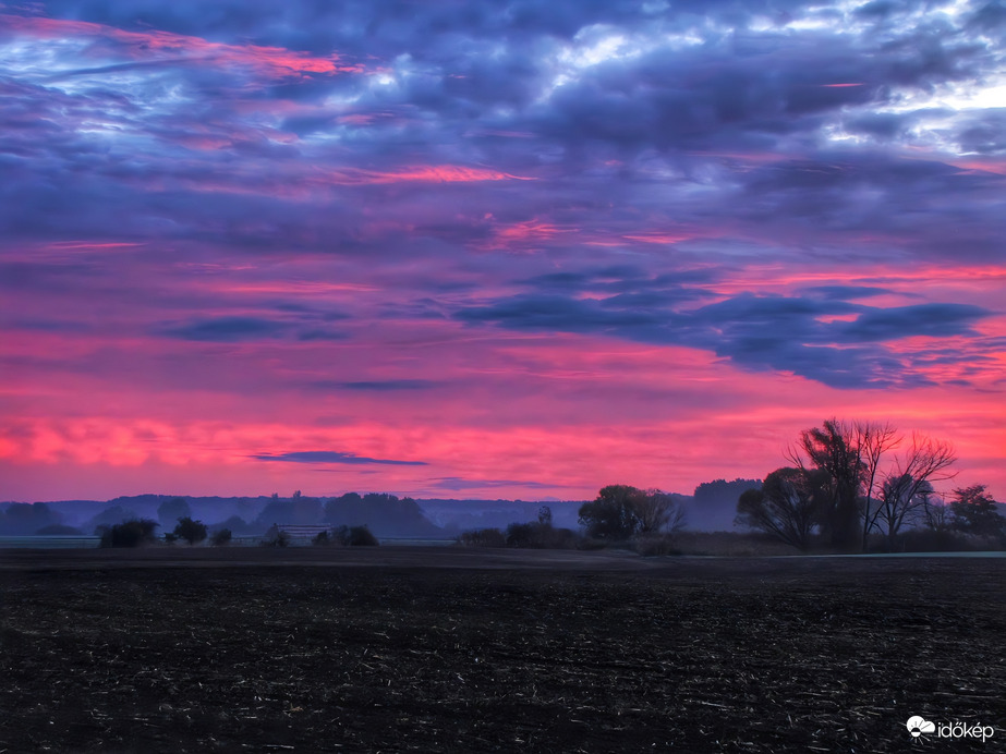 Párásan színpompás reggel