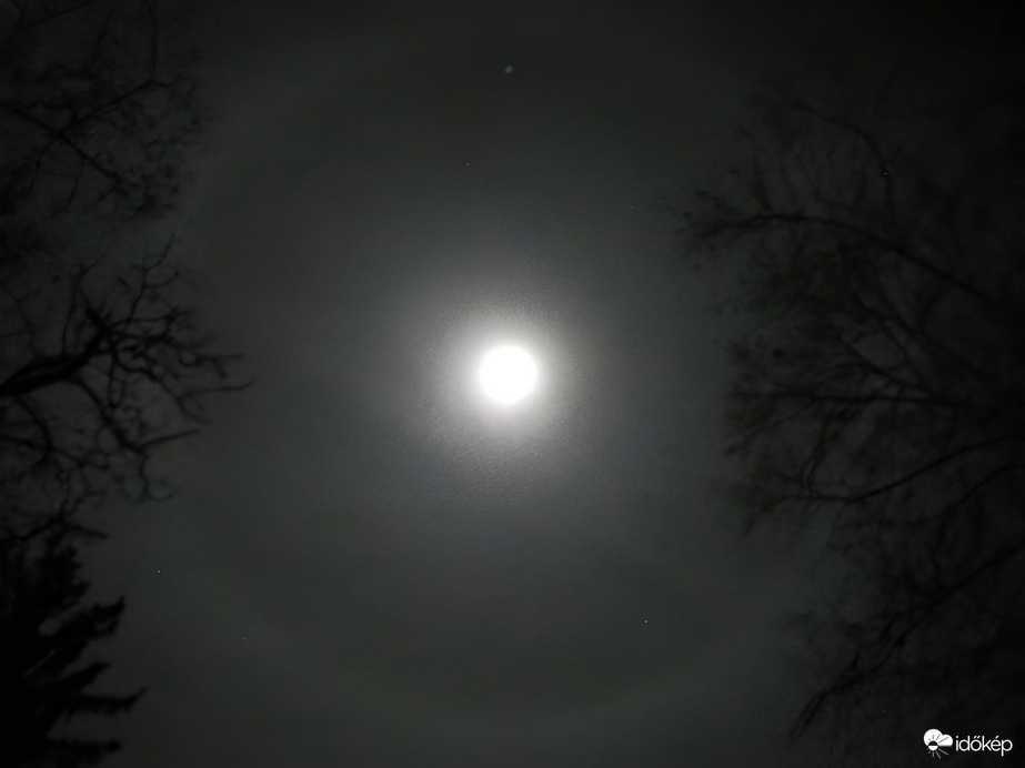 Egy nagy szem a Szigetköz felett