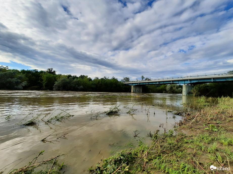 Árhullám a Rábán