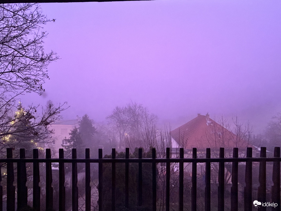 Leszállt a rózsaszín (lila) köd : )