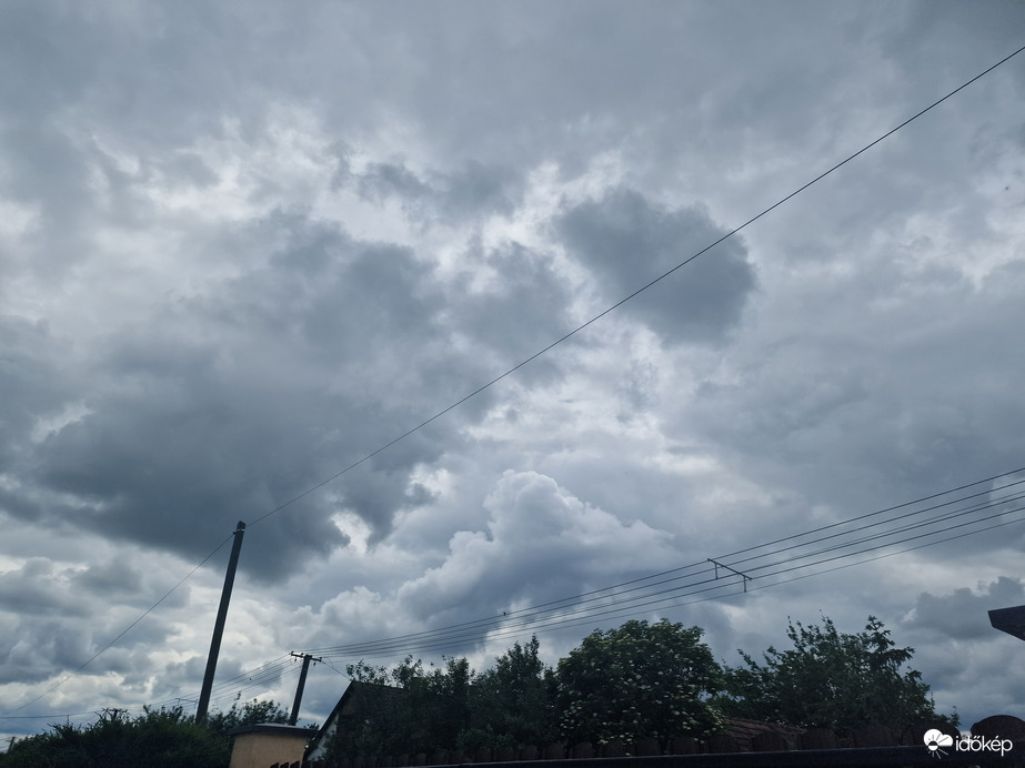 Gyűlnek a felhők 2