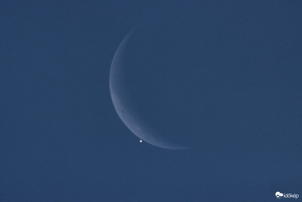 Hold és a Vénuszt egymás melett mejdnem mögötte