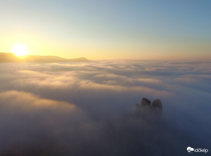 Elképesztően szép   naplemente Hollókő váránál és a környékén . Nógrád megye,Hollókő / Kelet-Cserhát / 2016-12-15