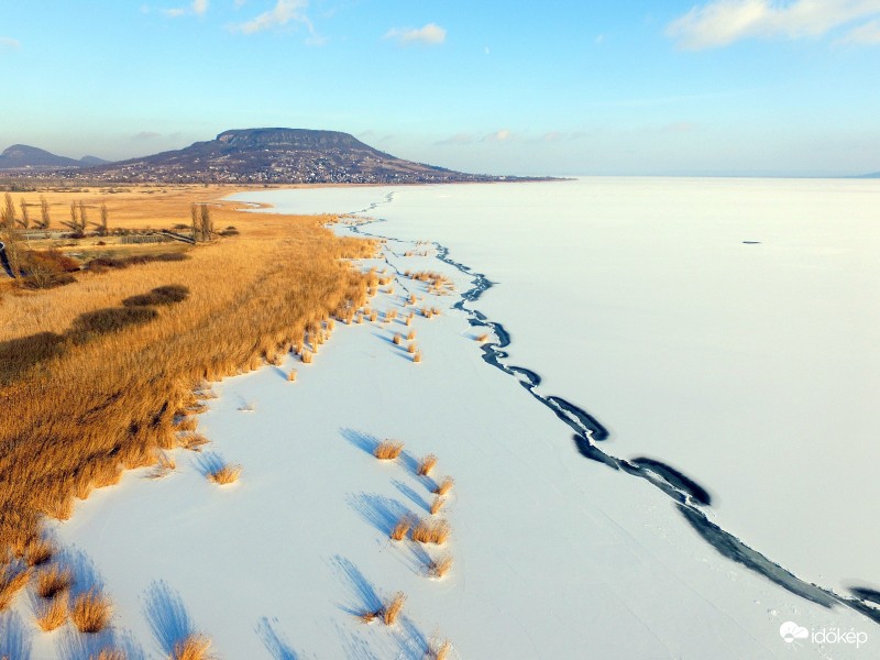 A fehér Balatonunk,Szigliget kikötője fölött, 2017-01-08