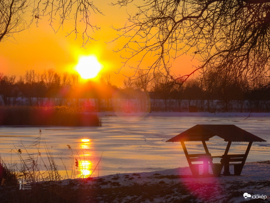 Elbűvölő naplemente a tiszalöki Kis-Tisza holtágnál
