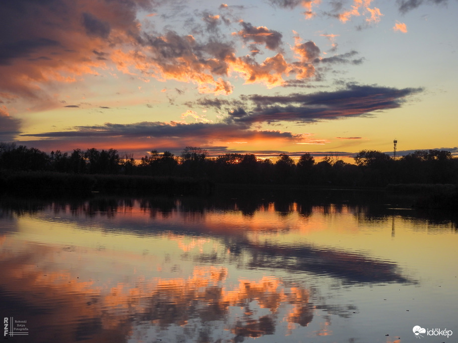 A téli időszámítás első pazar naplementéje Tiszalökön