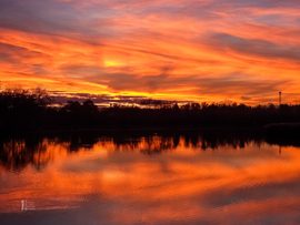 Halloweeni színes naplemente alkalomhoz illően Tiszalökön 