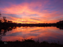 Halloweeni színes naplemente alkalomhoz illően Tiszalökön 