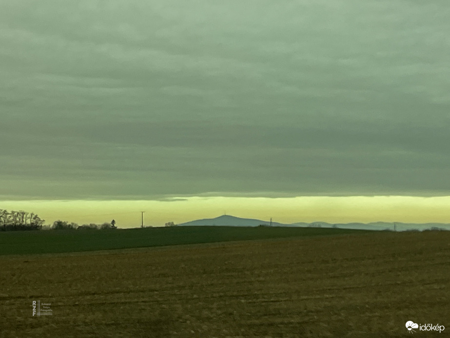 A tokaji Kopasz-hegy és az ég közötti határvonal 