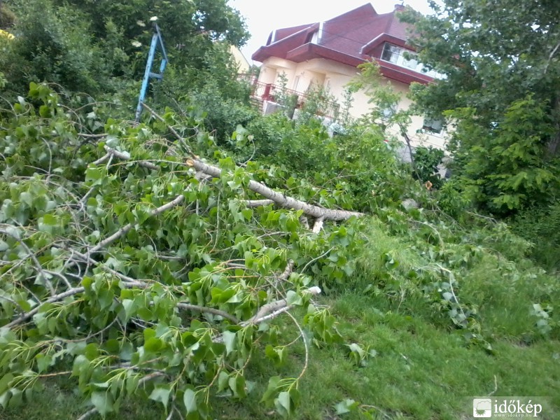 Felsőgödi focipálya mellett 2