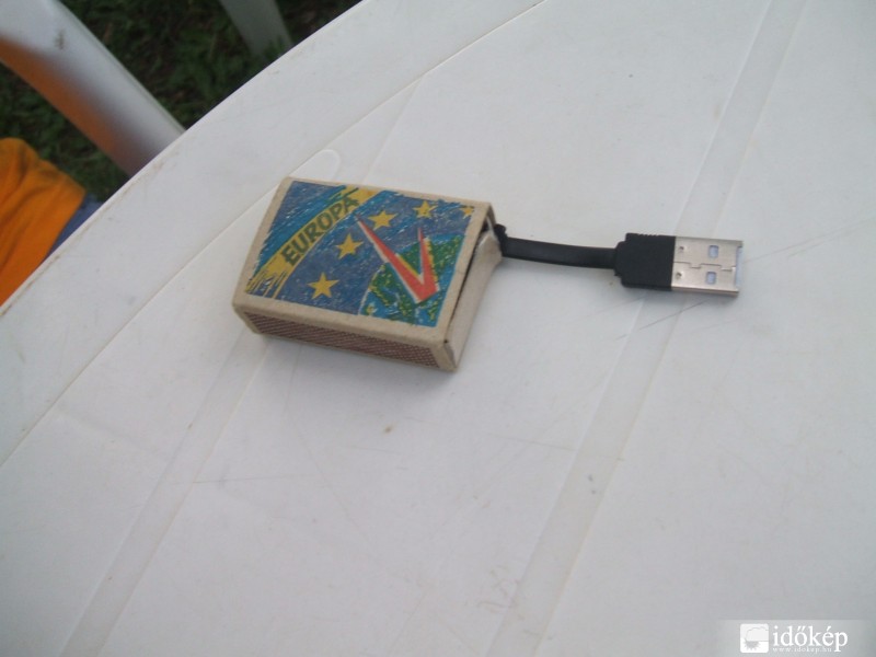 2 in 1 (1 GB-os pendrive - Ger)