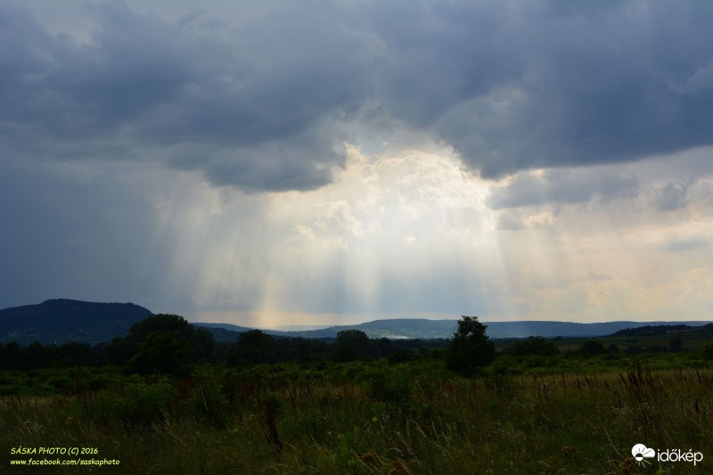 Fénysugarak a Tapolcai-medencében