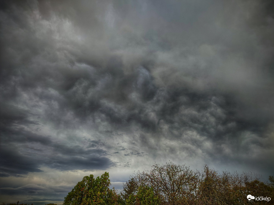 Egy karikacsapásra elállt az eső
