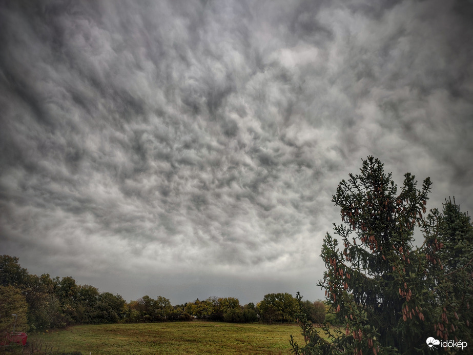 Újfent mammákkal köszön el a csapadékrendszer