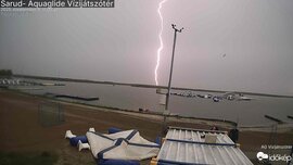 Ennek aztán lehetett egy hangja