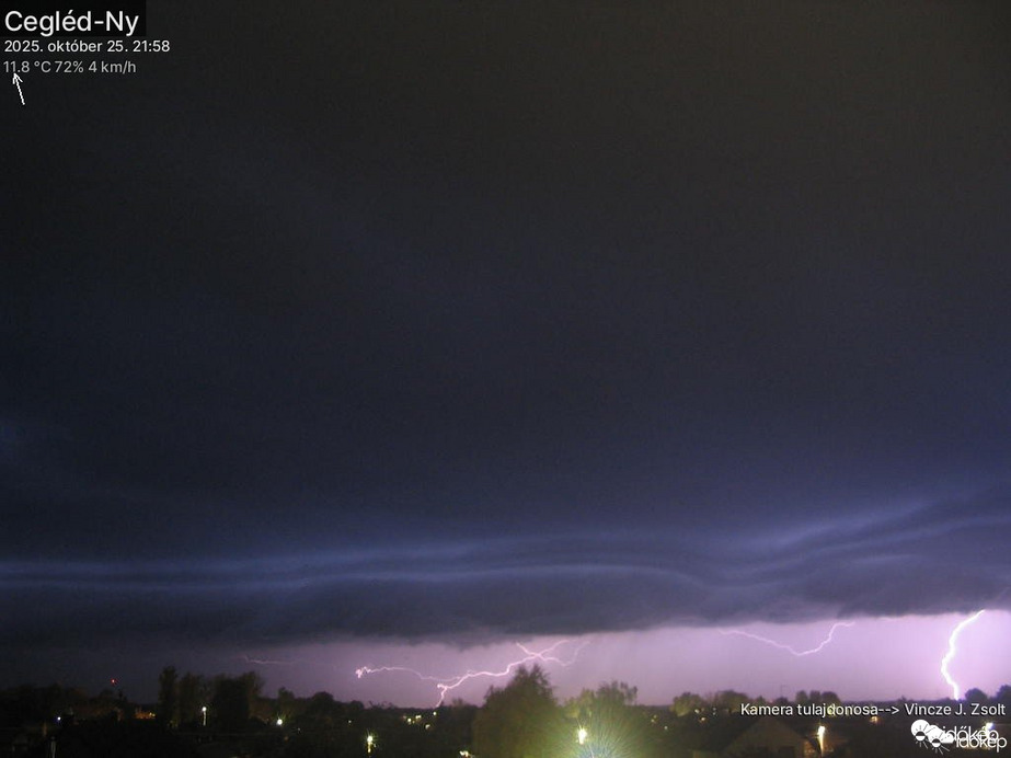 Elképesztő októberi zivatart kapott lencsevégre a ceglédi webkamera