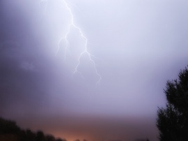 Fény az októberi estében