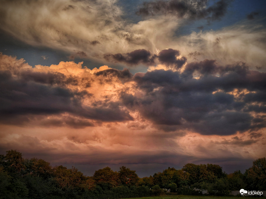 Nyárzáró mozgalmas képeslap