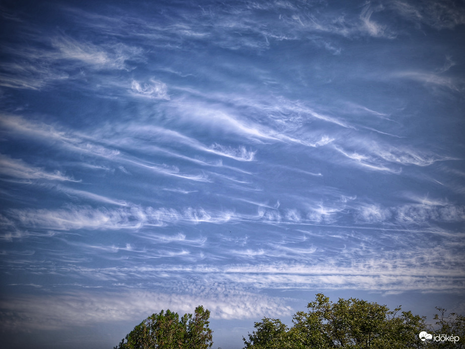 Kampók szállták meg az eget