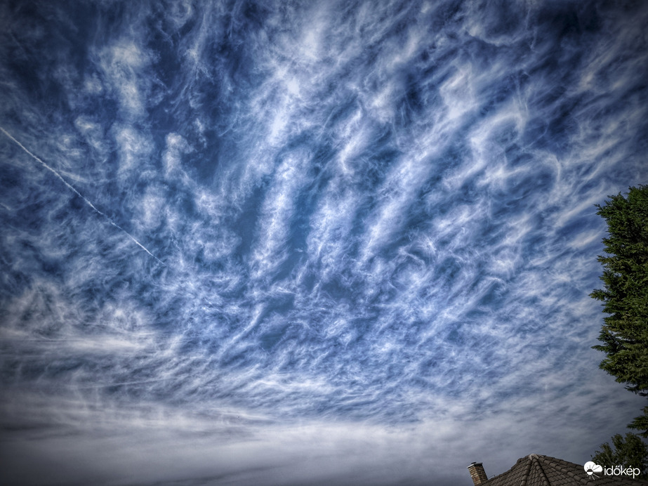 A kusza hétfő délelőtti felvonulás folytatódik