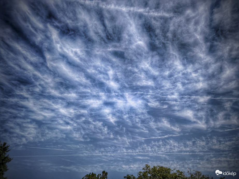 Nem fukarkodik ma az ég művésze